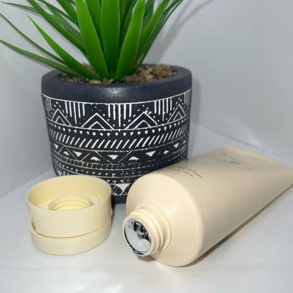 🦋$10 ~ Jet Femme ~ Body Lotion ~ Avon ~ New ~ Sealed - Picture 3 of 5